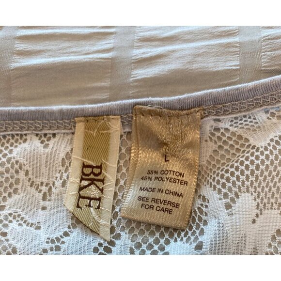 BKE Womens V-Neck Lace Back Top, Large - Picture 5 of 7